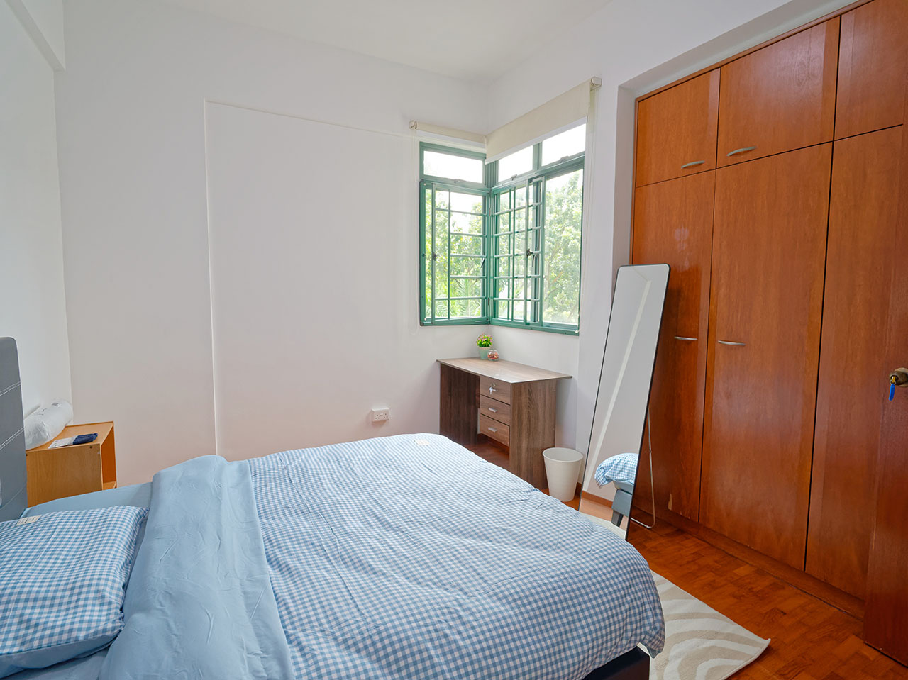 master bedroom - summerdale - expattage room rental singapore